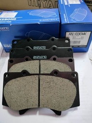 ผ้าเบรคหน้าFORTUNER ปี-15/REVO ตัวสูง akebono Japan