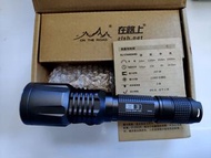 [行山/露營/釣魚/户外活動] 超亮軍用 在路上 Cree XML2 T6 1000流明 LED 手電筒全套連電池 USB充電器 On The Road LED Flashlight 1000 Lum