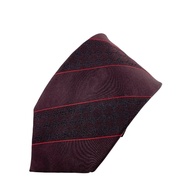 二手 GUCCI 酒RED商務西裝，搭配 GG 圖案領帶