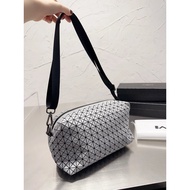 22.11.3 Update [High Order Edition] Issey Miyake Issey Miyake (Issey Miyake), BaoBao Box Bag Three C