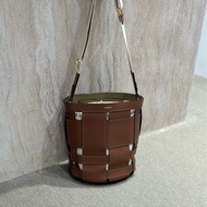 Burberry 鏤空編織水桶包