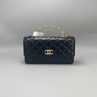 香奈兒24P珍珠手柄大WOC 黑金油蠟皮 尺寸19~13~3.5  Chanel 24P Pearl Handle Large WOC, Black Shiny Calfskin with Gold 