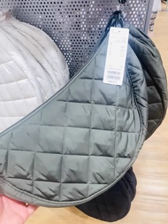 Authentic Japan imported UNIQLO Womens Waterproof Crossbody Bag Rhombic Quilted Dumpling Bag Bag Sin