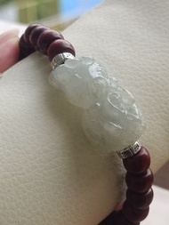 💝緬甸天然A貨冰糯翡翠貔貅招財手串  （可代做香港玉石鑒定証書）❤33.3mm*16.3mm*14.7mm❤8.7mm*24顆❤S925銀飾，紅檀木串❤重量24.4g❤玉質細膩水潤，內部結構已糯化起冰