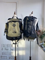 """On Sale""" 專售全新行貨100%new&amp;real 不死鳥 Arc'teryx Arro 22 backpack 2020年新色 arro 22 2020  2019年新色 arro 22 2019 2018年新色 arro 22 Limited Color Colour Special Colors Colours New Version Versions  Online shop website 紫色 白色 冰藍色 深藍色 灰白色 白色 桃紅色 綠色 橙色 紅色 啡色 迷彩 拉鏈