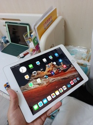 Apple iPad Wi-Fi 32GB (第5代)