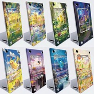 ⭐ 《Pokémon PTCG 8 款卡磚展示｜比卡超 噴火龍 水箭龜 傻鴨 耿鬼 夢夢 夢幻 收藏151 Pokemon 卡高質收藏展示架＋精選人氣卡面｜收藏家必收》