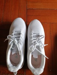 白色波鞋