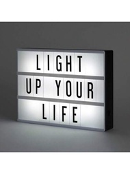 1入Mini Cinema Light Box LED 裝飾燈，大小約7.87x5.9英寸（20cm X 15.24cm）- DIY個性化燈箱標誌，帶有多個字母，數字，符號，電池或USB供電，附帶USB電纜，可用於桌上或牆面裝飾的裝飾性燈箱，帶有字母卡的LED燈箱，適用於女宿舍，酒吧，生日派對，節日用品，家居裝飾