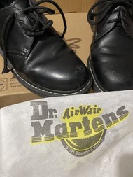 Dr. Martens 黑色皮鞋