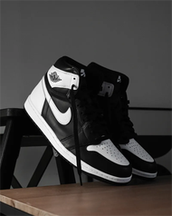 รองเท้าผู้ชายไนกี้ Nike Air Jordan 1 Retro High OG Black White - DZ5485-010 44