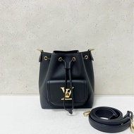 Louis Vuitton Lockme bucket