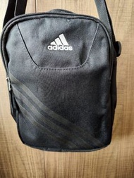 Adidas黑色單肩輕便斜背包