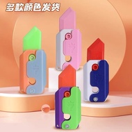 Xmas Toy 3d Gravity Knives Carrot Joke Trick Toy Retractable Knives