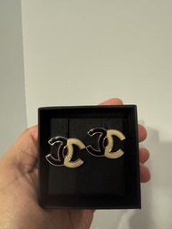 Chanel 雙C耳環