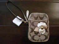 美國現貨《COACH》大C Logo 花朵造型 織布皮革飾邊手拿包 相機包 i phone 包