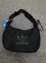 Adidas XL雲朵包