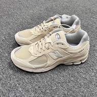 New Balance 2002RE 燕麥