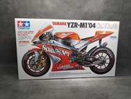 Tamiya 1/12 Yamaha YZR-M1'04 No.7/No.33