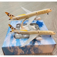 Etihad Airways Boeing B787 Airplane Model. Very Beautiful High Quality 1/400 Scale Metal Plane