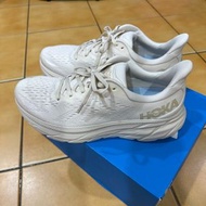 HOKA Clifton 8 路跑鞋 蛋奶酒白/流沙色 US9