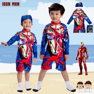 Swimming Suit for Boy Iron Man ชุดว่ายน้ำเด็กผู้ชาย สีแดง บอดี้สูทเสื้อแขนยาวกางเกงขาสั้นซิบหน้า พร้อมหมวกว่ายน้ำและถุงผ้า ใส่สบาย