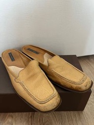 2手出清/義大利品牌BRUNO MAGLI米黃色方頭穆勒鞋 拖鞋