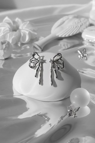 (Aespa Winter, NingNing Earrings) Metalic Liquid Ribbon Earrings - Silver Color