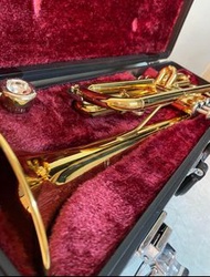 Yamaha (型號 YTR 1335) 金色小號 Yamaha Trumpet 金色小號，95% new，附帶原裝盒。包括吹嘴、清潔布、閥油和樂譜。樂譜為《Standard of Excellenc