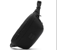 旺角門市 : 澳洲 Pacsafe 2.5L防盜斜孭袋 肩包 Go Anti-Theft Sling Pack