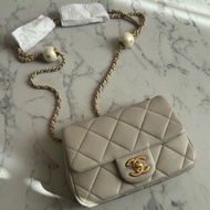 Chanel灰菱格金雙C小方珍珠鏈包