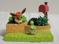 日本 RE-MENT 推出的「寶可夢花園：灑落陽光的午後」（Pokémon Garden: Afternoon Sunlight）系列中的 第6款（伊布/伊貝 & 含羞苞）