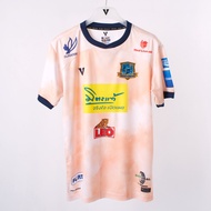 VOLT เสื้อฟุตบอลเยือน พัทยา ยูไนเต็ด สีส้ม-ขาว ของแท้ VECTOR 001 PATTAYA UNITED AWAY JERSEYS 2023/24