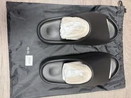 Yeezy Slide YS-01 黑色拖鞋