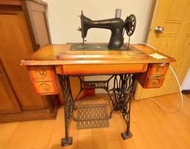 早期 車縫機 縫紉機 裁縫車 針車 古董 機械 腳踩 四格抽屜 鐵件 木框