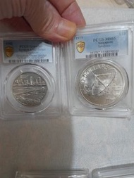 二個新加坡銀幣。售價1000