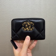 Chanel 黑羊皮霧金釦19拉鍊零錢包