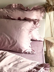 荷葉邊枕套 柔粉色，100% 純棉緞織，信封式開口