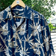 Used Hawaiian Shirt Size 2XL (Chest 48 ") Brand JUNKTION WEST-Rayon Fabric Bear Defect: Thread Run