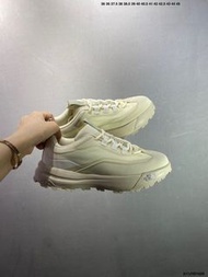 The North Face Offtrail Versa 
DryVent 
SURFACE CTRL
