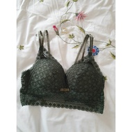 Si bra size 80B dark green lace with slight defects