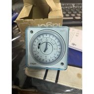 timer hager EHN711..