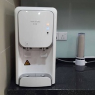 Ruhens Eco Friendly Hot and cold water dispenser..