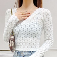 เสื้อยืดลูกไม้คอวีแขนยาวสีขาวแบบบางสำหรับผู้หญิงในฤดูใบไม้ร่วง เสื้อชั้นในลูกไม้สไตล์ใหม่ เสื้อชั้นใ