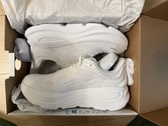 HOKA Bondi 9 白色慢跑鞋