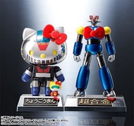 萬代 (Bandai) 在 2016 年推出的"超合金 凱蒂貓 (Hello Kitty)"與"無敵鐵金剛 (Mazinger Z)" 聯名系列玩具一套兩盒不散賣。