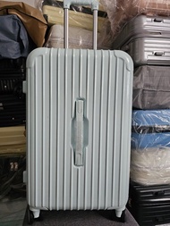 全新大容量超輕加寬行李箱24吋61×27×35cm交收時間地點互就，需提早預約，謝謝！