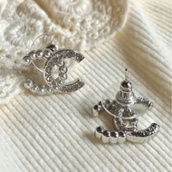 ෆ Chanel珍珠水鑽雙C耳環