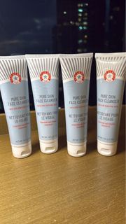 First Aid Beauty Pure Skin 潔面乳