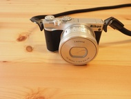 Nikon 1 J5 NIKKOR 10-30mm f/3.5-5.6 VR Lens